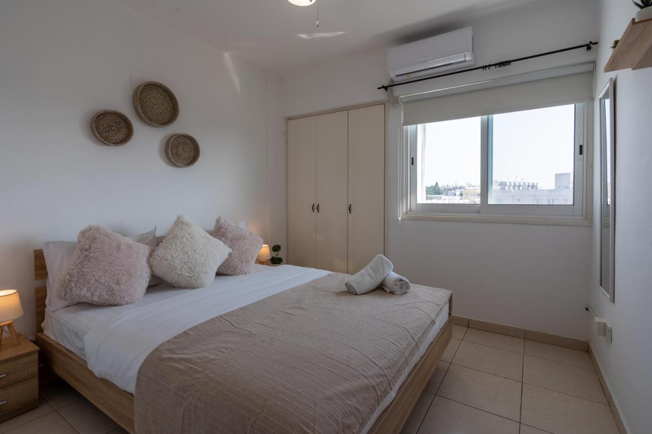 Anais 1-Bedroom Apartment In Mackenzie Larnaca Exterior photo