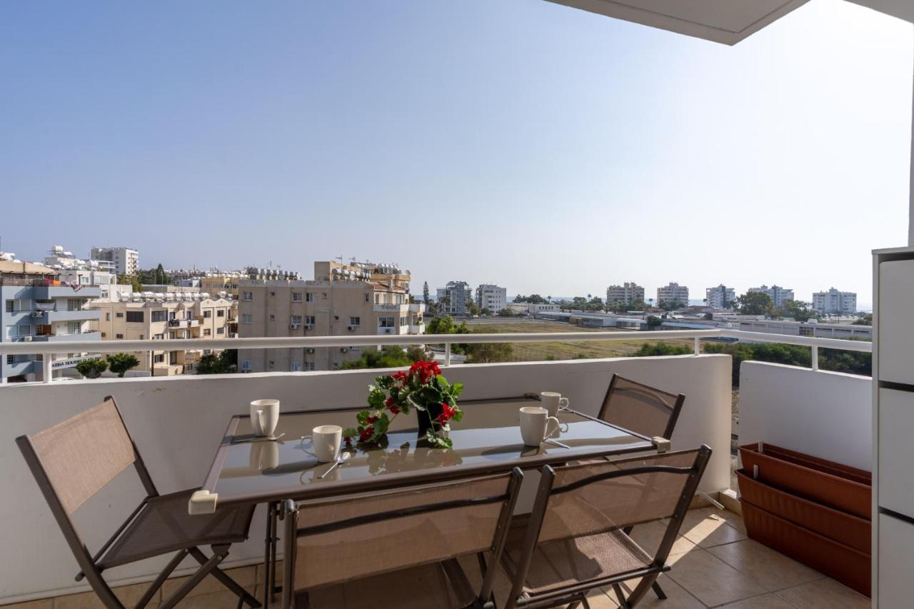 Anais 1-Bedroom Apartment In Mackenzie Larnaca Exterior photo
